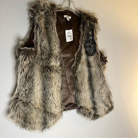 Caro Faux Fur Vest NWT size L - Picture 2 of 6